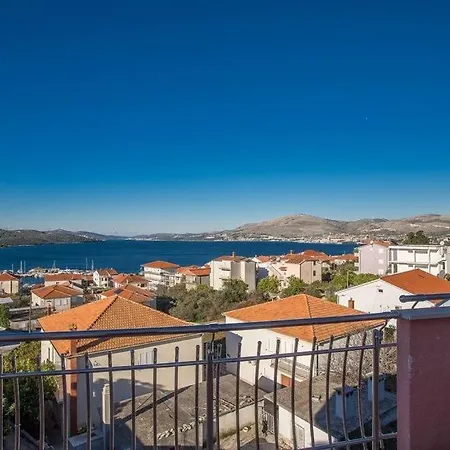 In Okrug Gornji With Sea View, Balcony, Air Conditioning, Wifi 5048-5 Trogir