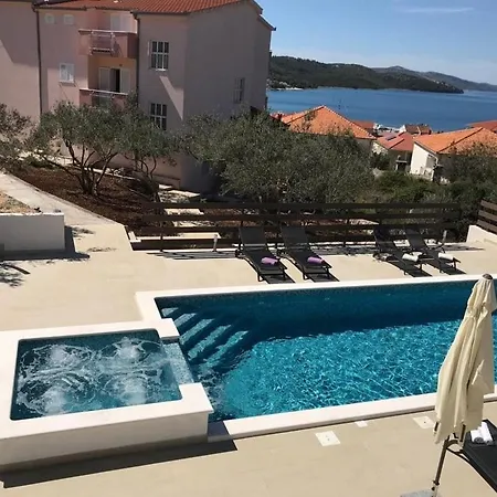 In Okrug Gornji With Sea View, Balcony, Air Conditioning, Wifi 5048-5 Trogir