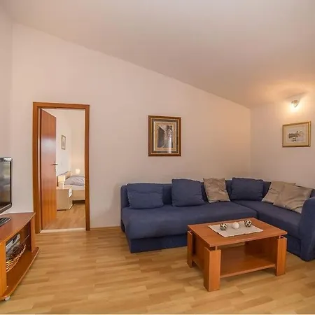 In Okrug Gornji With Sea View, Balcony, Air Conditioning, Wifi 5048-5 Trogir