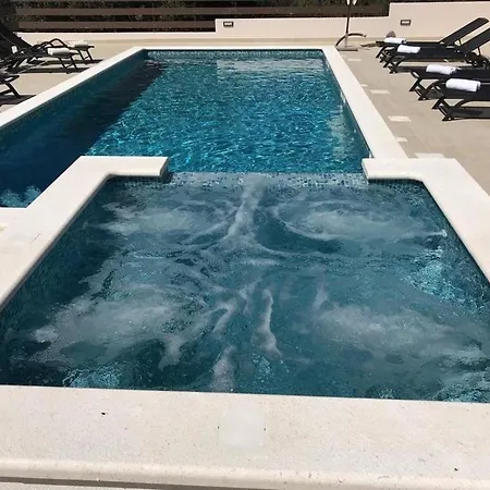 In Okrug Gornji With Sea View, Balcony, Air Conditioning, Wifi 5048-5 Trogir