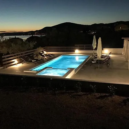 Apartment In Okrug Gornji With Sea View, Balcony, Air Conditioning, Wifi 5048-5 Trogir
